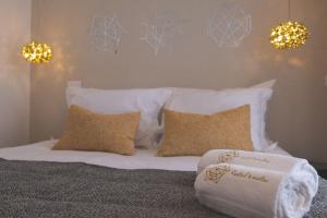 Postel nebo postele na pokoji v ubytování Pedra de Sal - Hostel & Suites