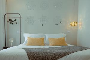 Postel nebo postele na pokoji v ubytování Pedra de Sal - Hostel & Suites