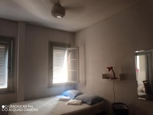 a bedroom with a bed and two windows at Aconchego do Lar Centro BH Apto 633 Rua da Bahia 187 in Belo Horizonte +10 photos