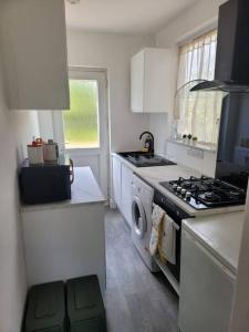 a kitchen with a stove and a washing machine at Affordable Home in Hatfield in Hatfield