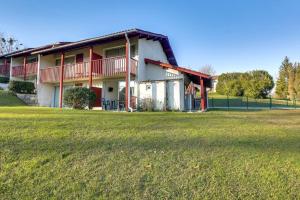 a building with a grass field in front of it at Entre mer et montagne in Souraïde