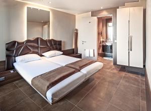 Postel nebo postele na pokoji v ubytování Assosyal Hotel