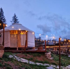 O edifício onde a tenda de luxo está situado
