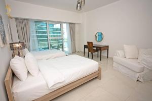 Postel nebo postele na pokoji v ubytování Luxurious 2BR Apartment - Modern Living in Al Raha, Near Yas Island + 48 fotografií