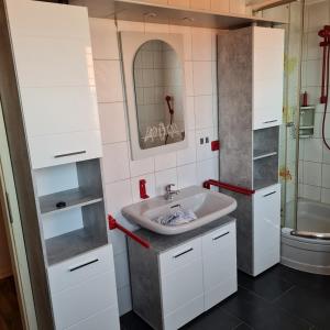 a bathroom with a sink and a toilet at Wilhelm Busch Stube in Ebergötzen