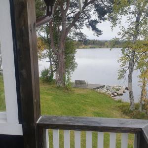 a view of a lake from the porch of a house at Brekkveien 81-meget sentral hytte,15 min å gå til Røros sentrum in Røros