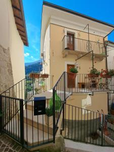 a house with two balconies and a patio at La Fantesca in Pettorano sul Gizio
