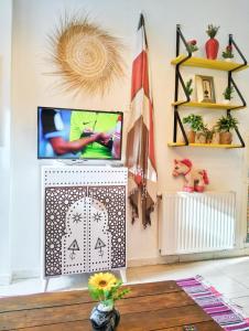 a living room with a tv on a wall at Maria in Sidi Bou Saïd