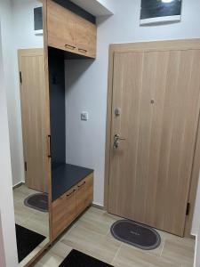 een kamer met een kast met een houten deur bij Golden Apartments Skopje in Skopje
