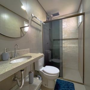 a bathroom with a toilet and a sink and a shower at Apto Adilson in Foz do Iguaçu +26 photos