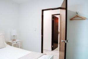 Llit o llits en una habitació de Family Cozy Apt 1 w/ 4 Beds & Sofa Bed @ Santurce - Barrio obrero apt 1