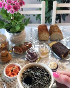 a table topped with different types of bread and pastries at Vale Aventura in Colinas