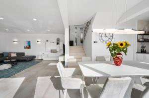 Posedenie v ubytovaní Villa Plava Voda Luxury Villas