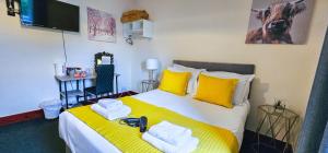 a bedroom with a bed with yellow sheets and yellow pillows at mySTAYINN Telford Guest House in Inverness