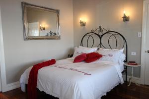 Letto o letti in una camera di The Ark Stanley Luxury Bed and Breakfast