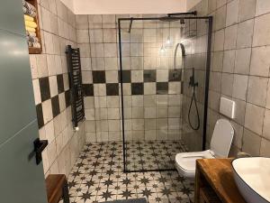 Koupelna v ubytování Design apartmán v zahradě + 17 fotografií
