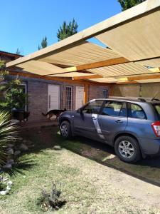 a car parked in front of a house with awning at Descanso Cordillerano in San Rafael