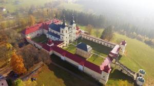 Budova, kde se prázdninový dům nachází