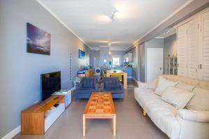 Μια τηλεόραση ή/και κέντρο ψυχαγωγίας στο Seaforth Terrace