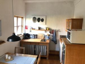 a kitchen with a sink and a table in it at Ferienwohnung im Edelhof in Neustadt am Rübenberge