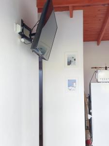 a flat screen tv on a pole in a room at La casita del campo in Colón