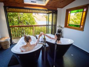 two people in a bath tub in a room at Lochmara Lodge in Lochmara Bay
