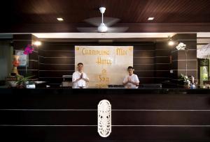 Členové personálu v ubytování Champlung Mas Hotel Legian