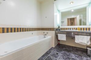 Bilik mandi di Homey Deluxe Space - Heritage Complex +8 gambar