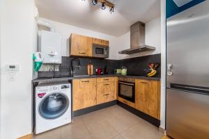 Gallery image of DisneyLand 13min - KingSize Bed - Private Parking - Terrace - Calm Village in Ferrières-en-Brie +24 photos