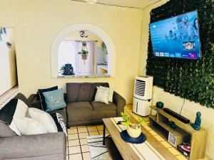 TV a/nebo společenská místnost v ubytování Casa Valentía