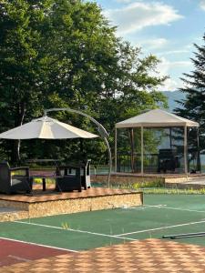 Attività di tennis o squash presso l'hotel o nelle vicinanze