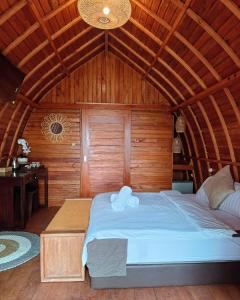Giường trong phòng chung tại Lumbung Hill Bedugul