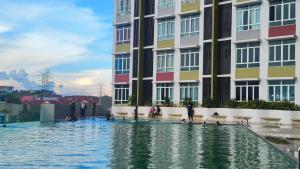 The swimming pool at or close to Husfa Modern Oasis Mahkota Valley