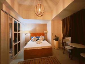 Postel nebo postele na pokoji v ubytování 1BR Calyx Residences by Hooga Home 3minutes walk to Ayala Center Cebu