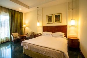 A bed or beds in a room at ITC Rajputana, a Luxury Collection Hotel, Jaipur