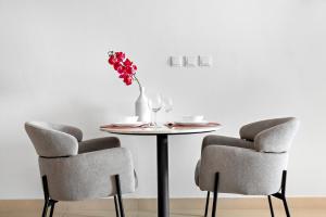 Гостиная зона в StoneTree - Modern Stylish Studio in JLT