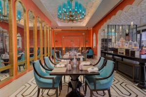 A seating area at ITC Rajputana, a Luxury Collection Hotel, Jaipur