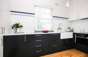 Η κουζίνα ή μικρή κουζίνα στο Art Deco Studio in the heart of Darlinghurst