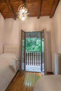Un pat sau paturi într-o cameră la Amata Berghem Casa Vacanze con auto a disposizione