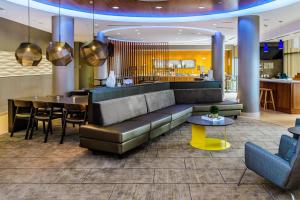 Posezení v ubytování SpringHill Suites Houston NASA/Seabrook