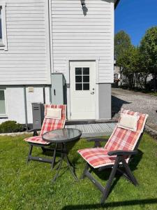 two chairs and a table and a table and two chairs at Gimle cozy apartment in Tromsø