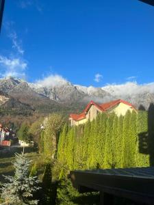 En generel udsigt til bjerge eller udsigt til bjerge taget fra villaen