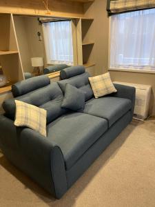 Χώρος καθιστικού στο Chichester Lakeside Holiday Park Lakefront Lodge