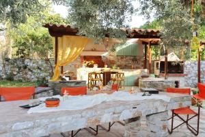A garden outside Evaggelia Studios
