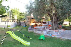 A garden outside Evaggelia Studios