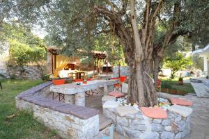 A garden outside Evaggelia Studios