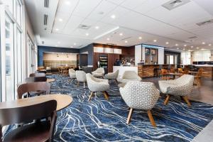 Lounge nebo bar v ubytování Courtyard by Marriott Pensacola West
