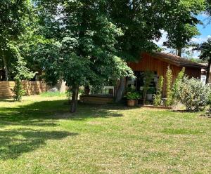 Κήπος έξω από το Le chalet Hosta +13 φωτογραφίες