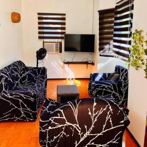 Gallery image of Palm House in Puerto Galera