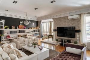 TV a/nebo společenská místnost v ubytování HoHomes - Luxury Palacete + 37 fotografií